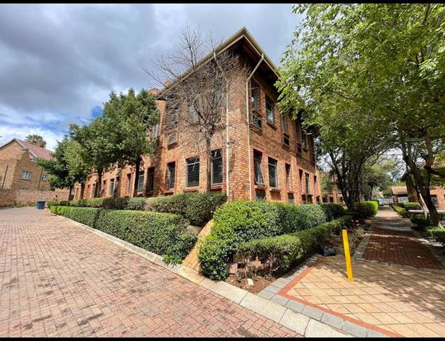 BUSINESS PROPERTY TO RENT IN LYTTELTON MANOR